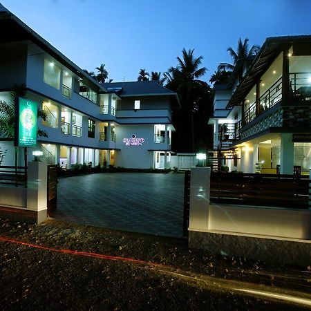 Clirind Resort Athirappilly Esterno foto