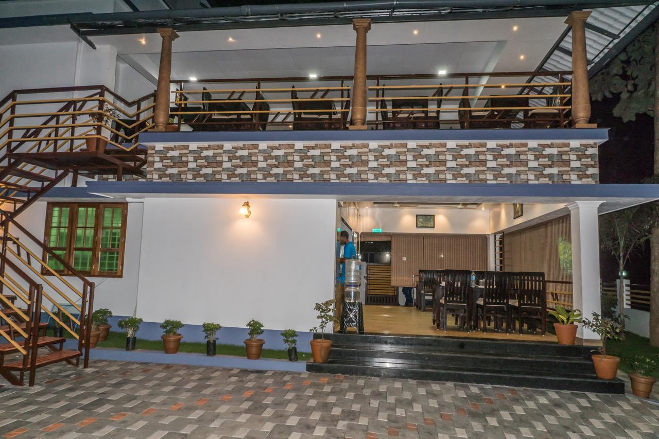 Clirind Resort Athirappilly Esterno foto
