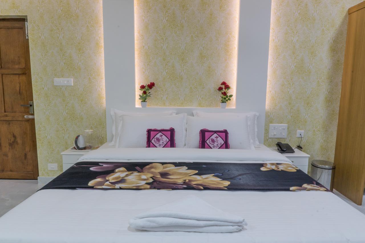 Clirind Resort Athirappilly Esterno foto