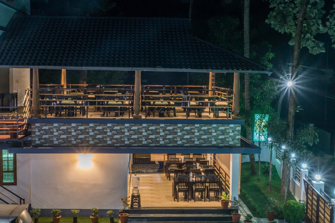 Clirind Resort Athirappilly Esterno foto